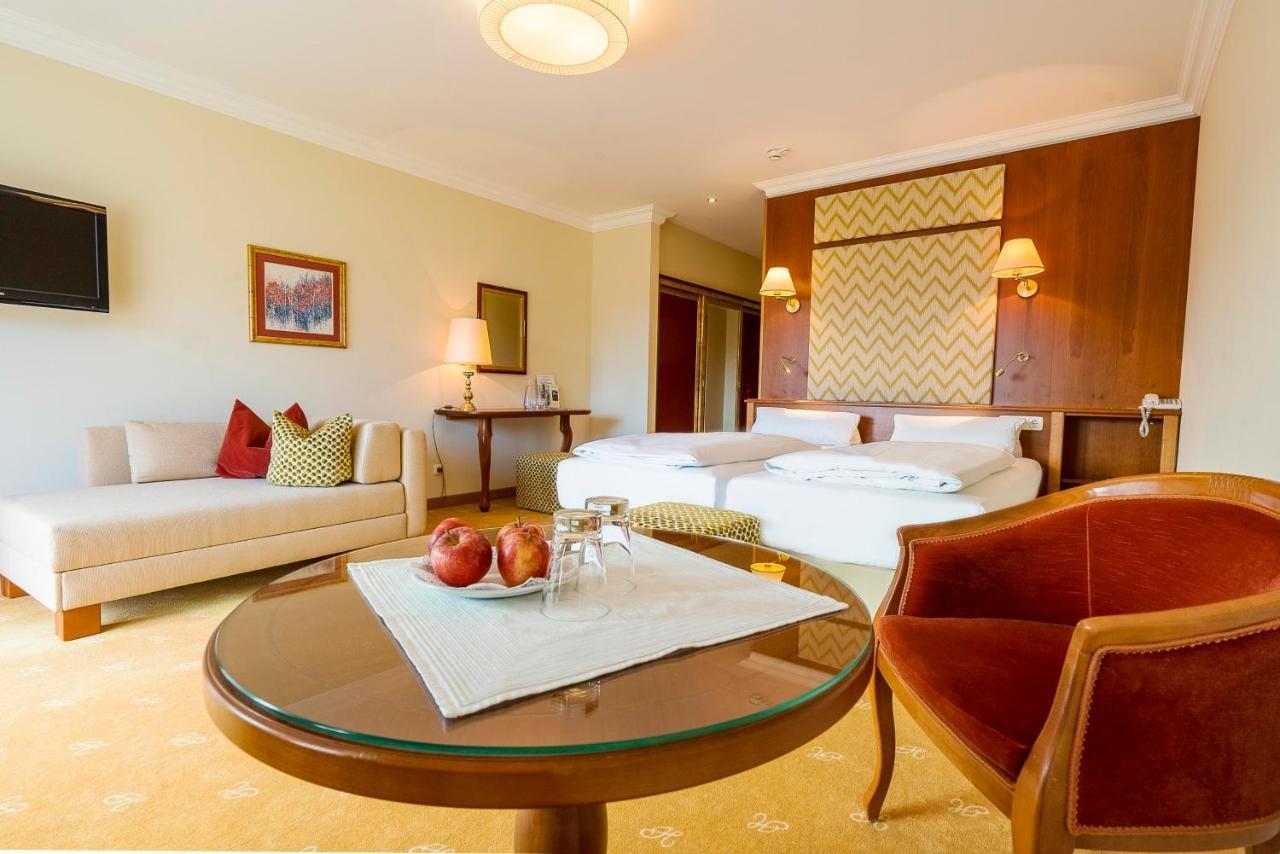 Hotel Hollweger ซังคท์กิลเกอ ภายนอก รูปภาพ